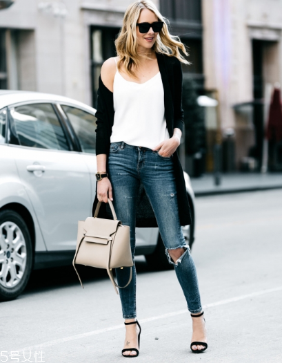 一字帶涼鞋怎么搭配？一字帶涼鞋搭配技巧