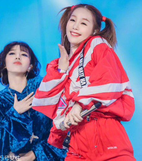 徐夢潔雙馬尾怎么扎步驟圖 徐夢潔同款雙馬尾扎法教程 徐夢潔雙馬尾怎么扎步驟圖 徐夢潔同款雙馬尾扎法教程