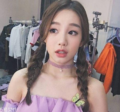 徐夢潔雙馬尾怎么扎步驟圖 徐夢潔同款雙馬尾扎法教程 徐夢潔雙馬尾怎么扎步驟圖 徐夢潔同款雙馬尾扎法教程