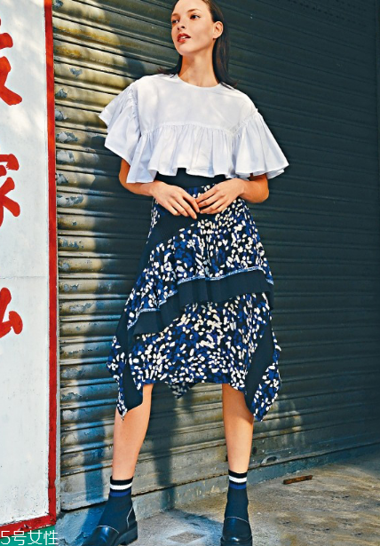 不規(guī)則裙子怎么搭配？不規(guī)則裙子搭配圖片