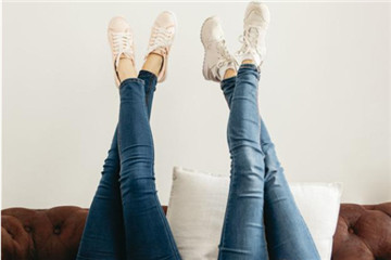 牛仔褲腰大了腿長(zhǎng)了怎么裁剪 牛仔褲腰大了腿長(zhǎng)了怎么裁剪