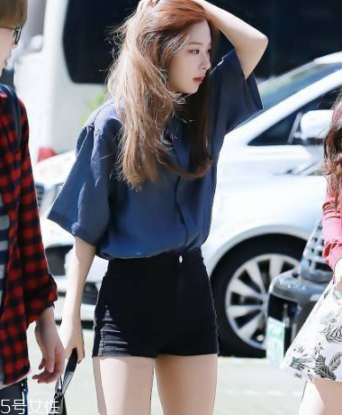 黑色短褲配什么上衣？黑色短褲上衣怎么搭配？