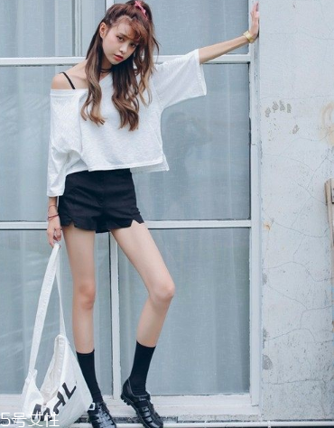 黑色短褲配什么上衣？黑色短褲上衣怎么搭配？