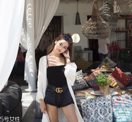 黑色短褲配什么上衣？黑色短褲上衣怎么搭配？