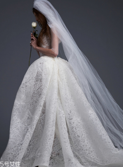 婚紗可以用洗衣機(jī)洗嗎？婚紗用洗衣機(jī)洗好嗎？