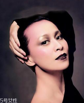 紫外光中毒妝怎么畫 酷炫暗黑風中毒妝教程