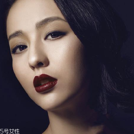 紫外光中毒妝怎么畫 酷炫暗黑風中毒妝教程