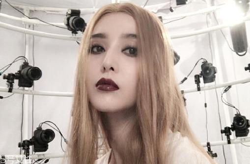 紫外光中毒妝怎么畫 酷炫暗黑風中毒妝教程