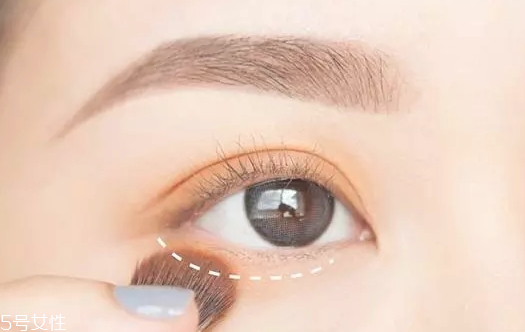 劉人語藍色眼影怎么畫 劉人語藍色眼影舞臺妝步驟圖 劉人語藍色眼影怎么畫 劉人語藍色眼影舞臺妝步驟圖