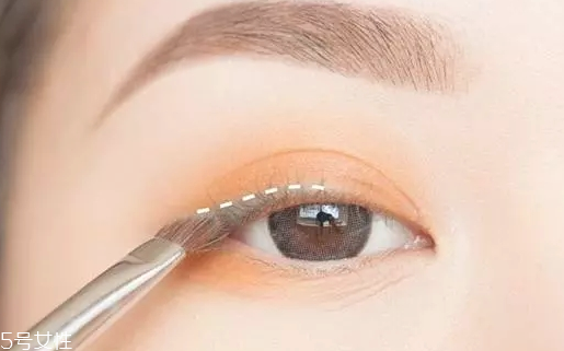 劉人語藍色眼影怎么畫 劉人語藍色眼影舞臺妝步驟圖 劉人語藍色眼影怎么畫 劉人語藍色眼影舞臺妝步驟圖