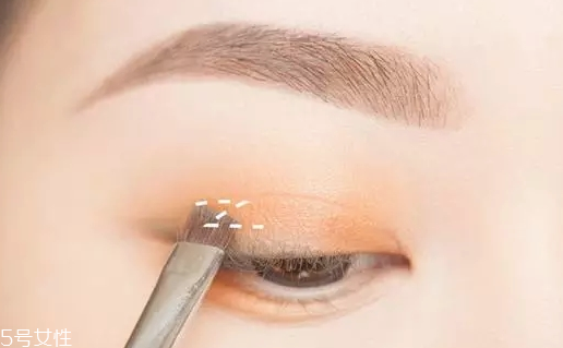 劉人語藍色眼影怎么畫 劉人語藍色眼影舞臺妝步驟圖 劉人語藍色眼影怎么畫 劉人語藍色眼影舞臺妝步驟圖