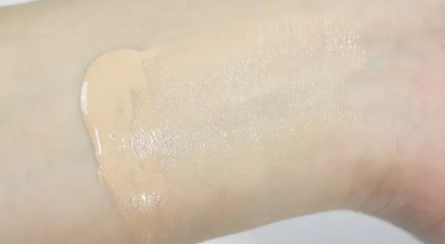 雅詩蘭黛和蘭蔻粉底哪個好？