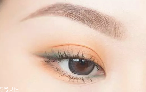 劉人語藍色眼影怎么畫 劉人語藍色眼影舞臺妝步驟圖 劉人語藍色眼影怎么畫 劉人語藍色眼影舞臺妝步驟圖