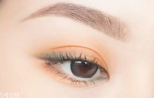 劉人語藍色眼影怎么畫 劉人語藍色眼影舞臺妝步驟圖 劉人語藍色眼影怎么畫 劉人語藍色眼影舞臺妝步驟圖