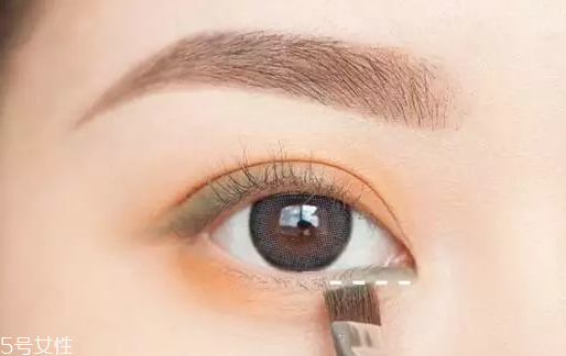 劉人語藍色眼影怎么畫 劉人語藍色眼影舞臺妝步驟圖 劉人語藍色眼影怎么畫 劉人語藍色眼影舞臺妝步驟圖