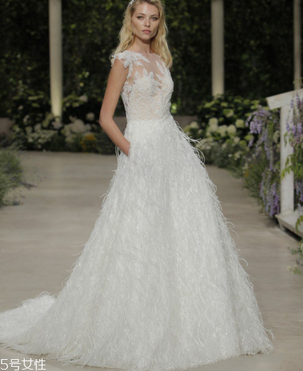 婚紗可以配涼鞋嗎？婚紗搭配涼鞋可以嗎？