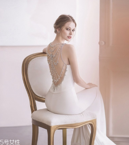 婚紗是男方買還是女方買？婚紗應(yīng)該哪一方買？