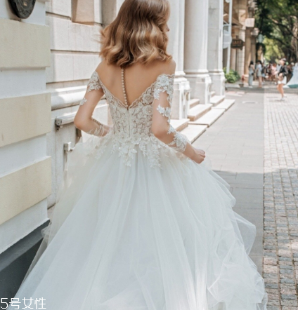 婚紗裙撐怎么穿？婚紗裙撐的正確穿法