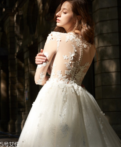 婚紗染色怎么洗白？婚紗染上紅色怎么辦？