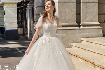 婚紗染色怎么洗白？婚紗染上紅色怎么辦？