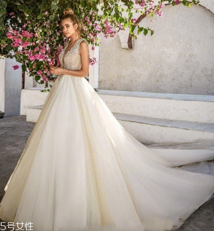 婚紗要幾套？結(jié)婚要準(zhǔn)備幾套婚紗？