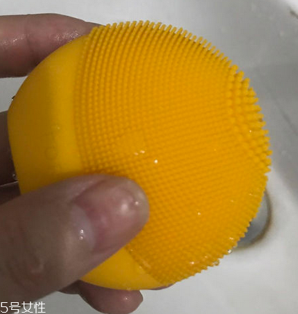 敏感肌能用潔面儀嗎？敏感肌適合用潔面儀嗎？