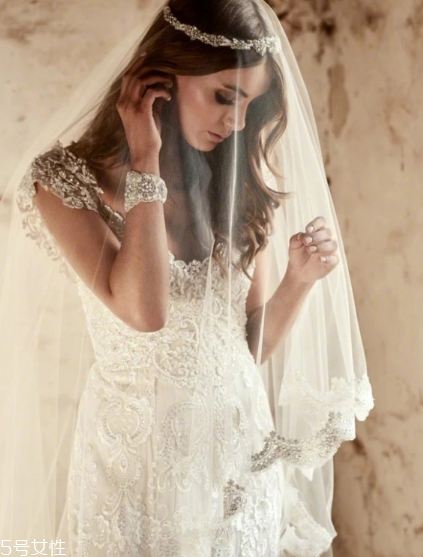 婚紗一般多少錢一套？婚紗買多少錢的合適？