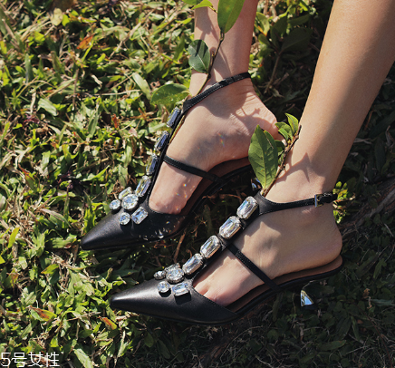 夏天穿什么鞋子百搭？夏季百搭鞋子圖片