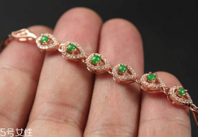 翡翠手鏈一般幾顆珠子？翡翠手鏈幾顆珠子好？