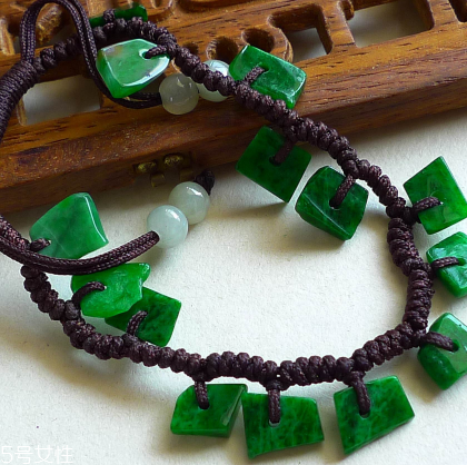 翡翠手鏈多少錢？翡翠手鏈正品價格