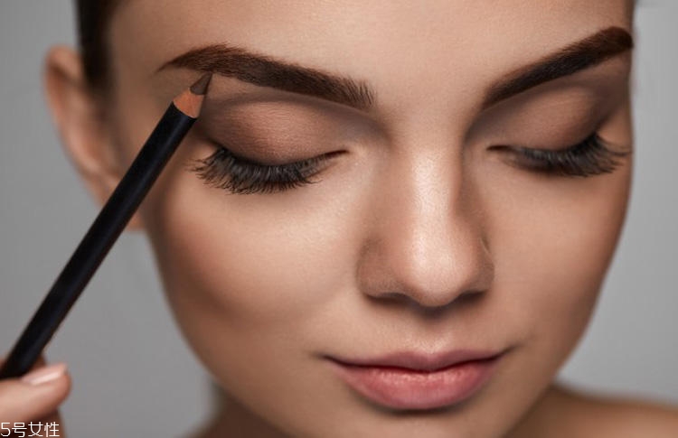 額頭化妝用什么化妝品 額頭怎么變飽滿(mǎn)漂亮