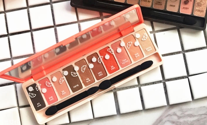 楓葉紅眼影哪個牌子好 8款熱門楓葉紅眼影盤點(diǎn)