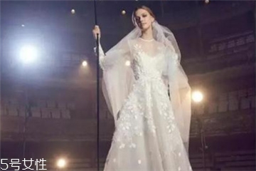 婚紗什么顏色好？婚紗買哪種顏色好？