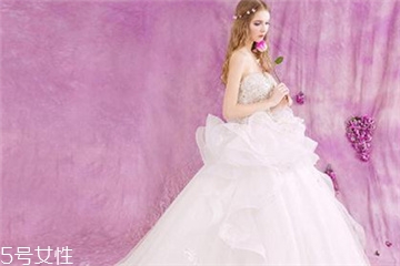 婚紗上的口紅怎么處理？婚紗蹭上口紅能洗掉嗎？