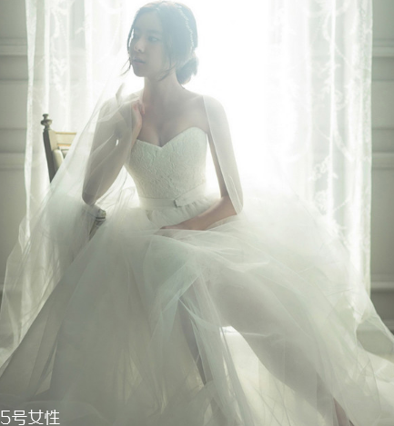 婚紗上的膠如何清洗？婚紗上有膠怎么洗？