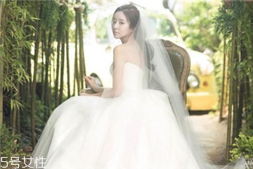 婚紗上的膠如何清洗？婚紗上有膠怎么洗？