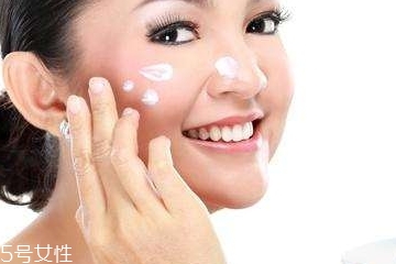 干皮適合乳液還是面霜？