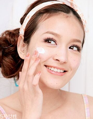 干皮適合乳液還是面霜？