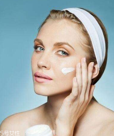 干皮起痘怎么回事？為什么干皮也長痘痘？