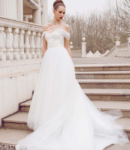 婚紗干洗費(fèi)一般多少錢？干洗婚紗的價(jià)格