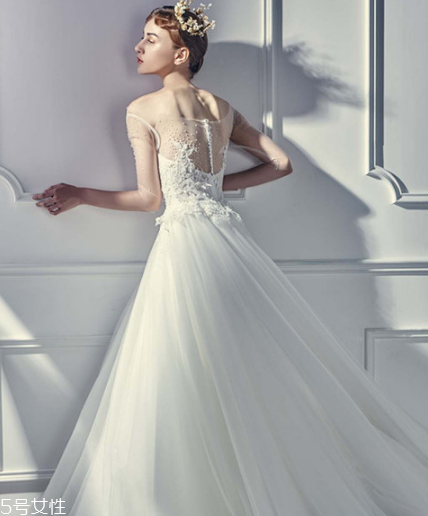 婚紗干洗費(fèi)一般多少錢？干洗婚紗的價(jià)格