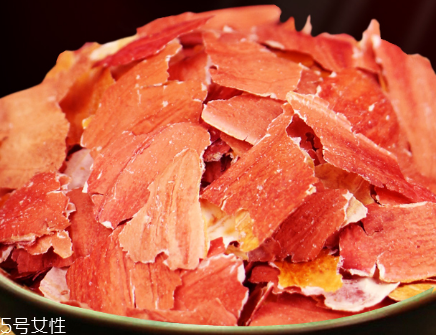 花生衣適合女生喝嗎？女生吃花生衣有什么好處？