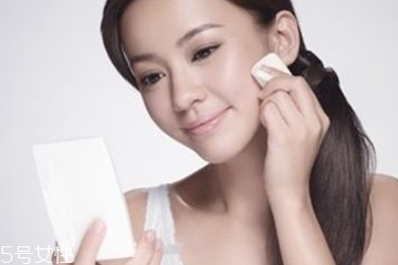 干皮可以用卸妝油嗎？卸妝油適合干皮嗎？