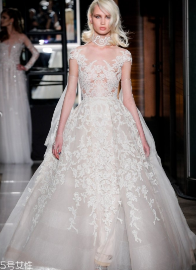 婚紗里面穿什么內(nèi)衣？婚紗里面怎么穿內(nèi)衣？