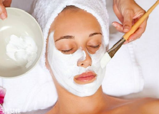 干皮臉上出油怎么辦？干性皮膚出油是為什么？