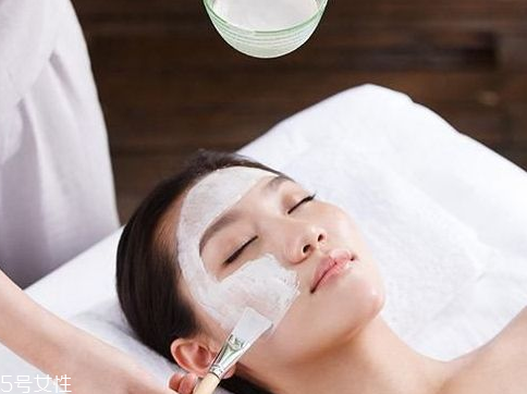 干皮臉上掉皮怎么辦？臉特別干脫皮怎么辦？