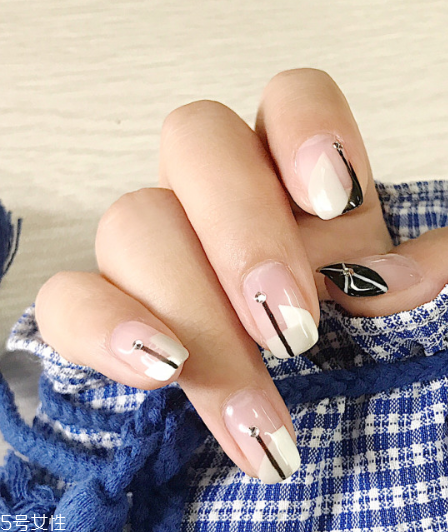 幾何圖案美甲圖片2022 永不落伍的幾何美甲 幾何圖案美甲圖片2022 永不落伍的幾何美甲