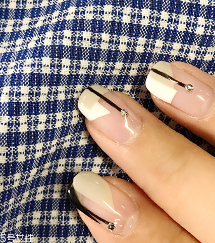 幾何圖案美甲圖片2022 永不落伍的幾何美甲 幾何圖案美甲圖片2022 永不落伍的幾何美甲