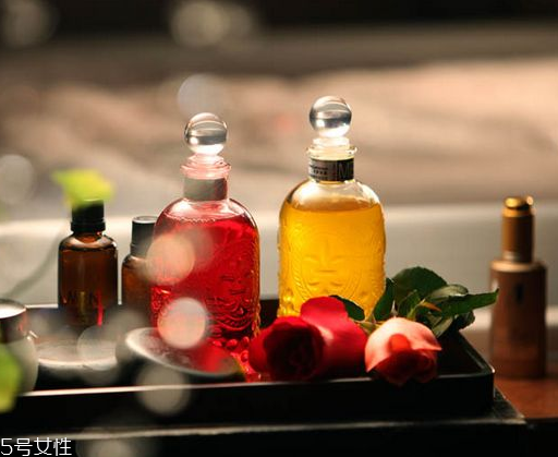 油皮能用精油嗎？精油適合油皮用嗎？