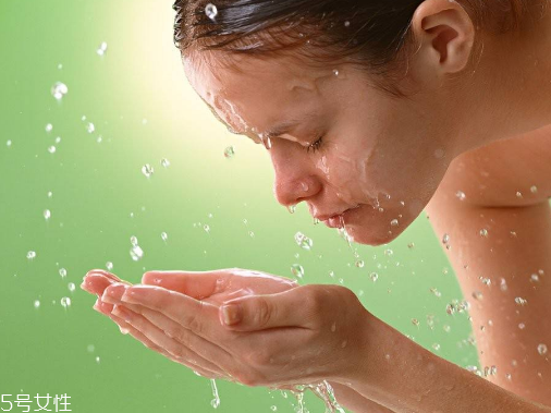 油皮一天洗幾次臉？油皮每天洗幾次臉？